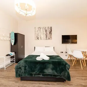 https://modern-studio-central-brighton-next-to-beach.brighton-hotels-england.com