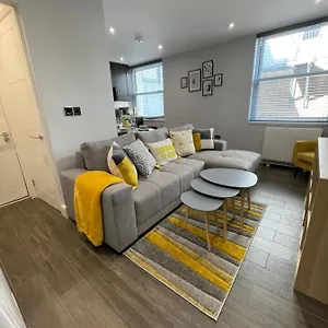 https://clock-tower-suite-central-near-sea-and-shops.brighton-hotels-england.com