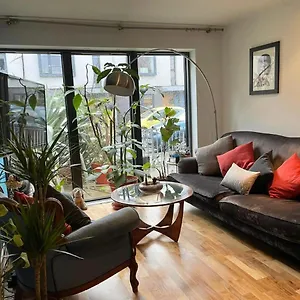 https://eclectic-east-london-hideaway-with-en-suite.brighton-hotels-england.com